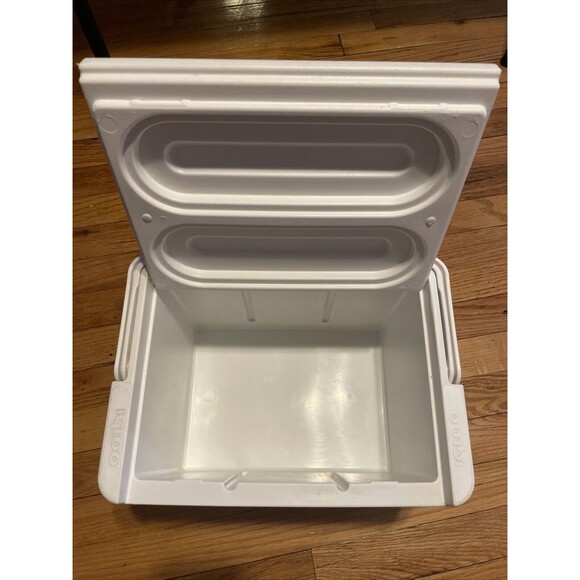 Island Breeze Igloo Lunch Cooler 9 Quart, 13 Can Capacity RED Handle Detachable - Picture 3 of 7